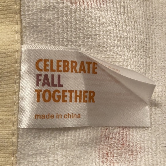 NWOT - Celebrate Fall - Hand Towels - 2 Pieces - Picture 6 of 7